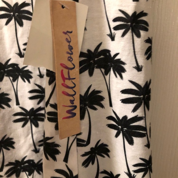 Palm tree muscle tank!! - Picture 4 of 5